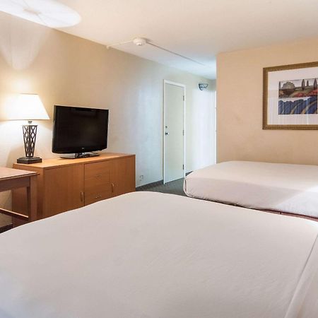 Rodeway Inn Duncanville Esterno foto