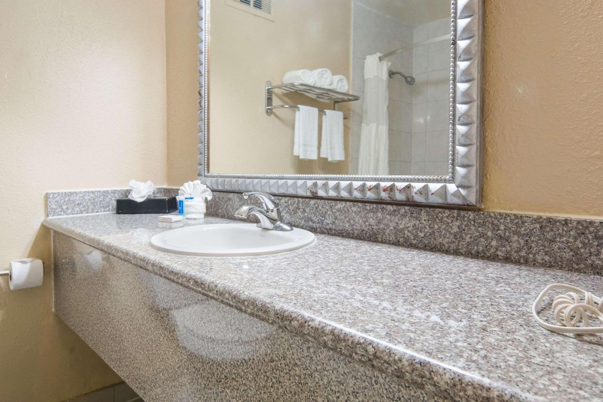 Rodeway Inn Duncanville Esterno foto